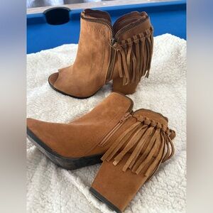 Boots- Women’s 10 w/ 3.5’ heel